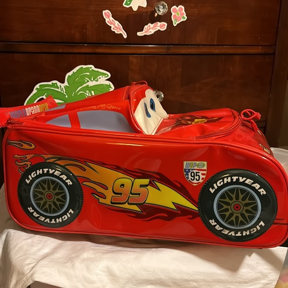 Disney Cars Lightning McQueen Rolling Suitcase - Picture 5 of 10
